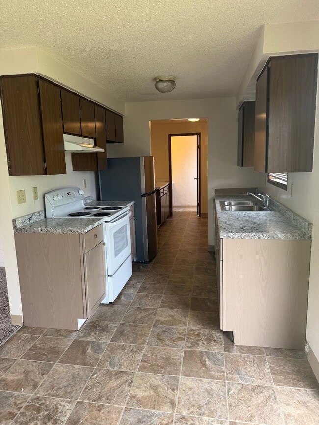 Building Photo - Great Duplex!