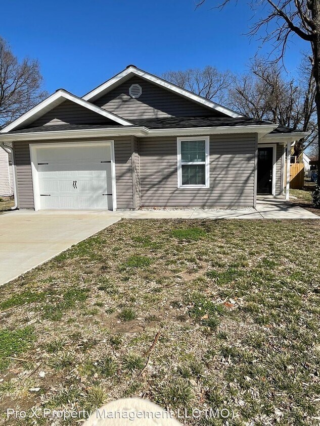 2 br, 2 bath House 825 S Sergeant Ave House Rental in Joplin, MO