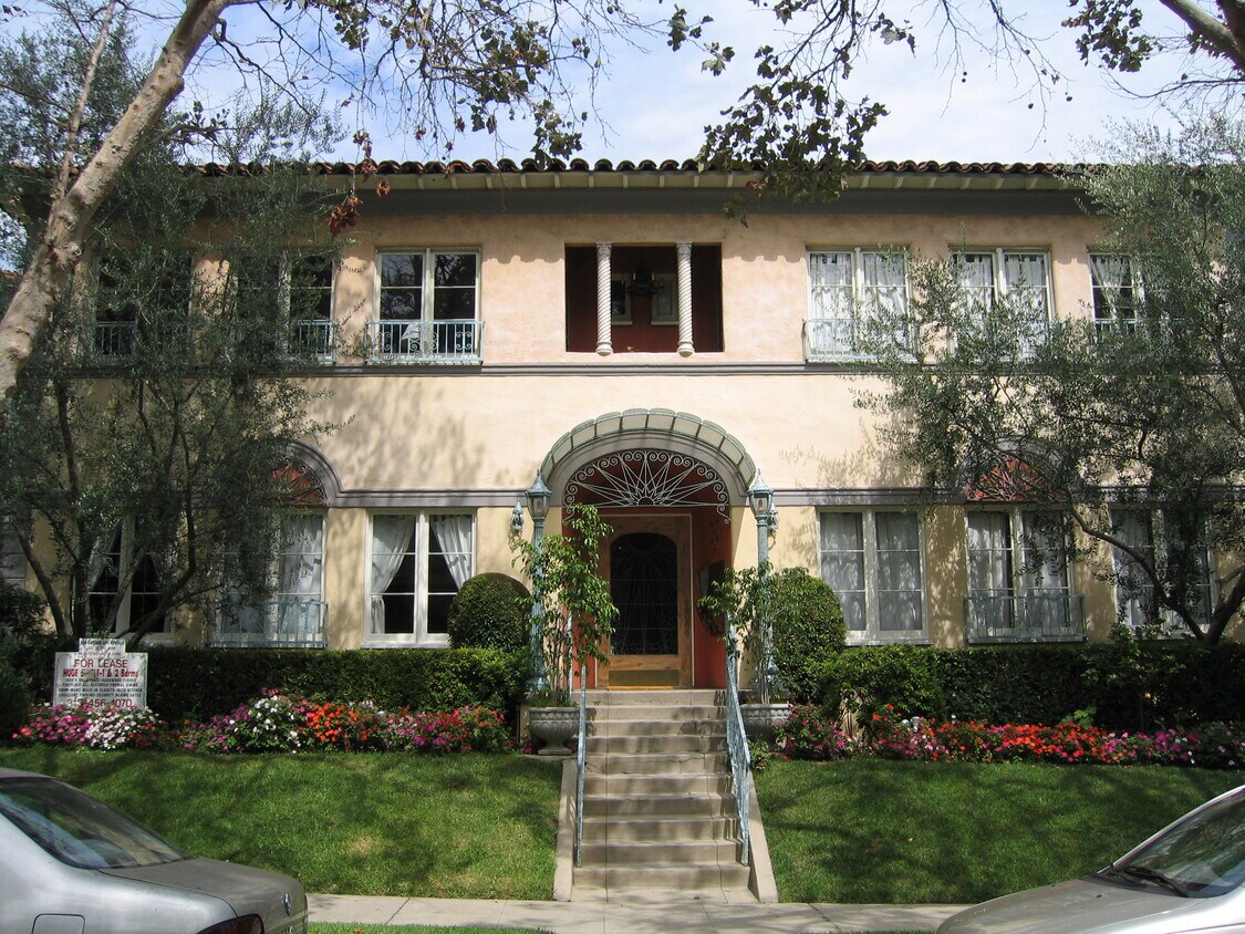 Foto principal - 414 N Sycamore Ave