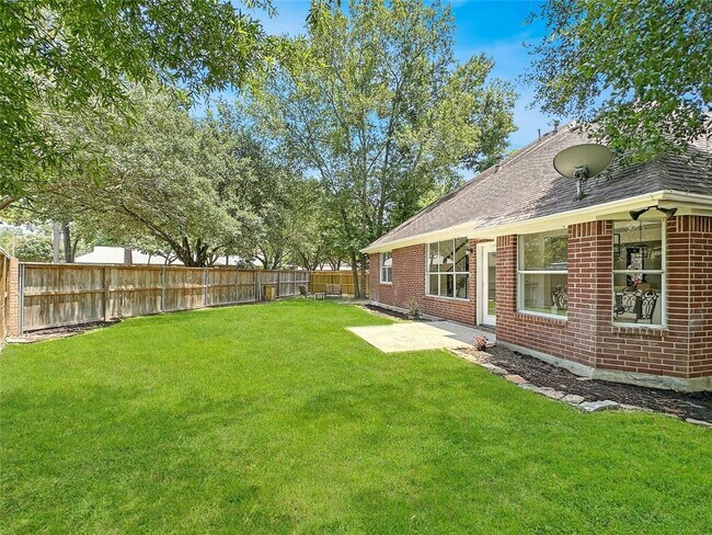 Foto del edificio - 2422 Mills Creek Dr