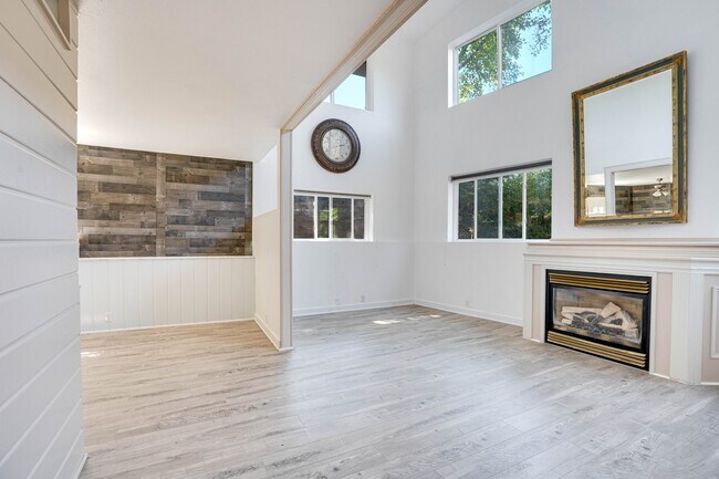 Foto del edificio - 24395 33rd CT W Brier, WA 98036 $3,500 Per...
