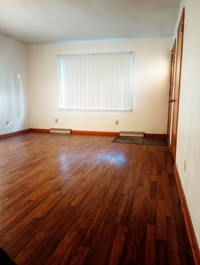 Building Photo - 1107 W Maple Ave S