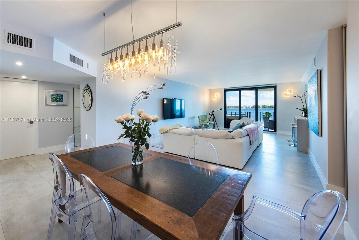 Foto principal - 12000 N Bayshore Dr