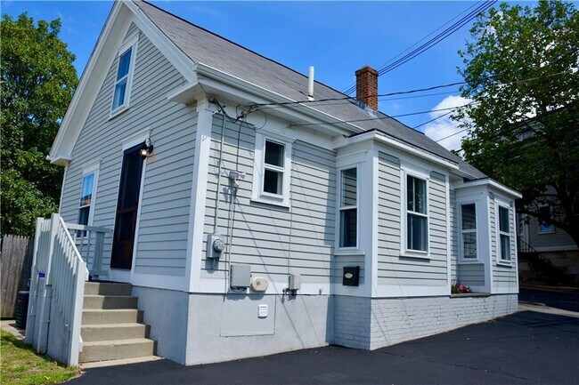 Building Photo - 432 Benefit St