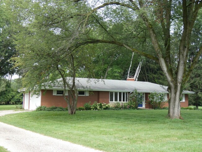 Building Photo - 210B Braeburn Rd