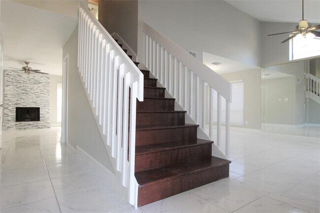 Foto del edificio - 4611 Silver Fox Dr
