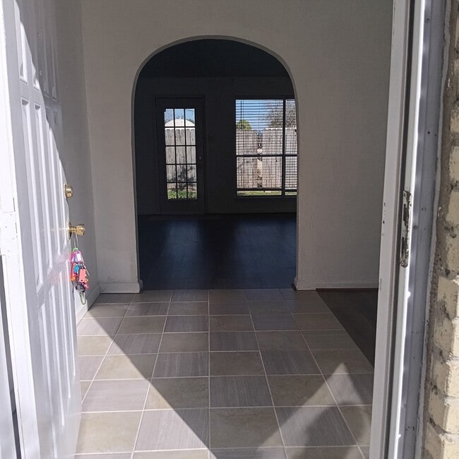 Foto del edificio - 14114 Old Village Ln