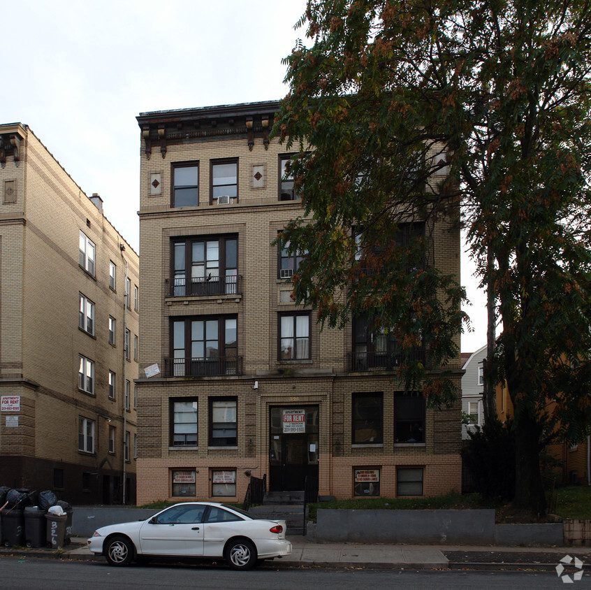 Building Photo - 326-328 Park Ave