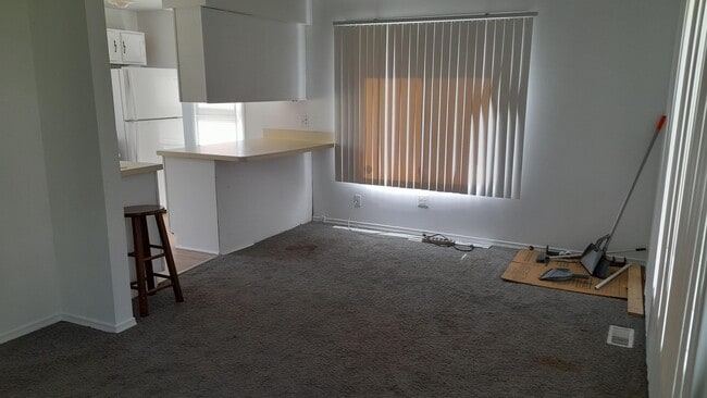 Building Photo - 23346 Springbrook Dr