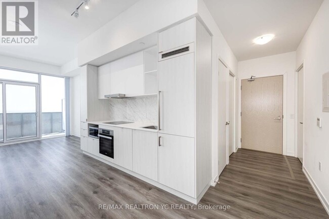 Building Photo - 138-6138 Downes St