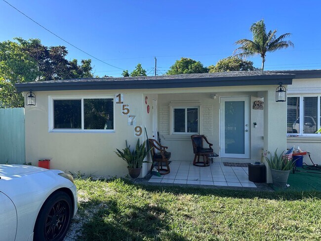 Building Photo - Studio in North Miami Beach Includes Utilities/ Estudio en North Miami Beach Incluye servicios pú...