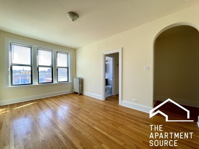 Building Photo - 2714 N Sawyer Ave