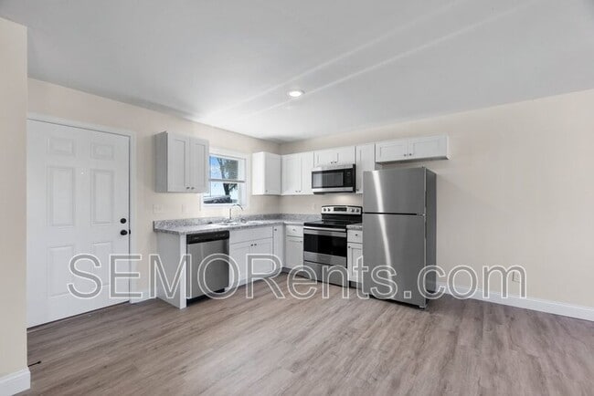 Building Photo - 204 Iylas Ln