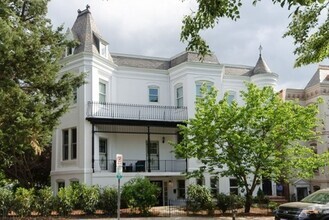 Building Photo - 165 D St SE