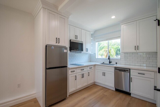 Foto del edificio - 4565 Hazeltine Ave