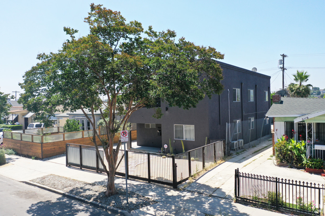 Building Photo - Highland Park Duplex Near York & Ave 51