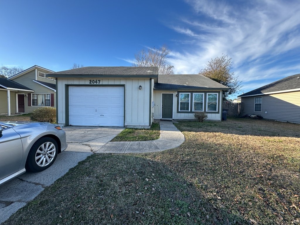 Primary Photo - Quaint 2 Bed 1 Bath Home -2047 Foxhorn Rd.