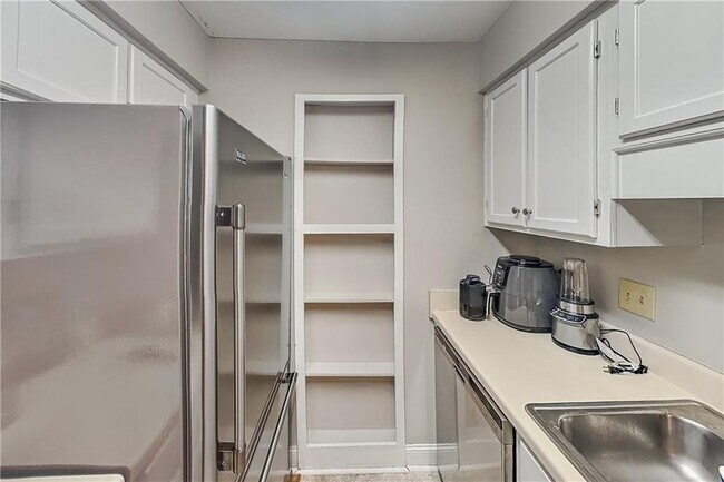 Foto del edificio - 3104 Pine Heights Dr NE