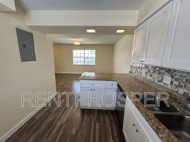 Building Photo - 5505 Hernandes Dr