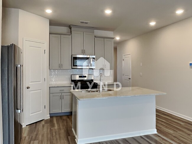 Foto del edificio - 3525 Shore Wood Avenue