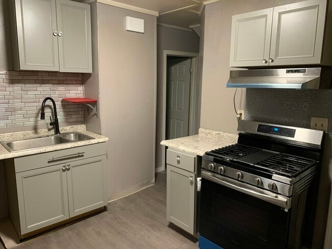 Building Photo - 461 Rich St