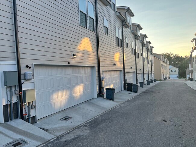 Building Photo - 1214 Foxton Ln