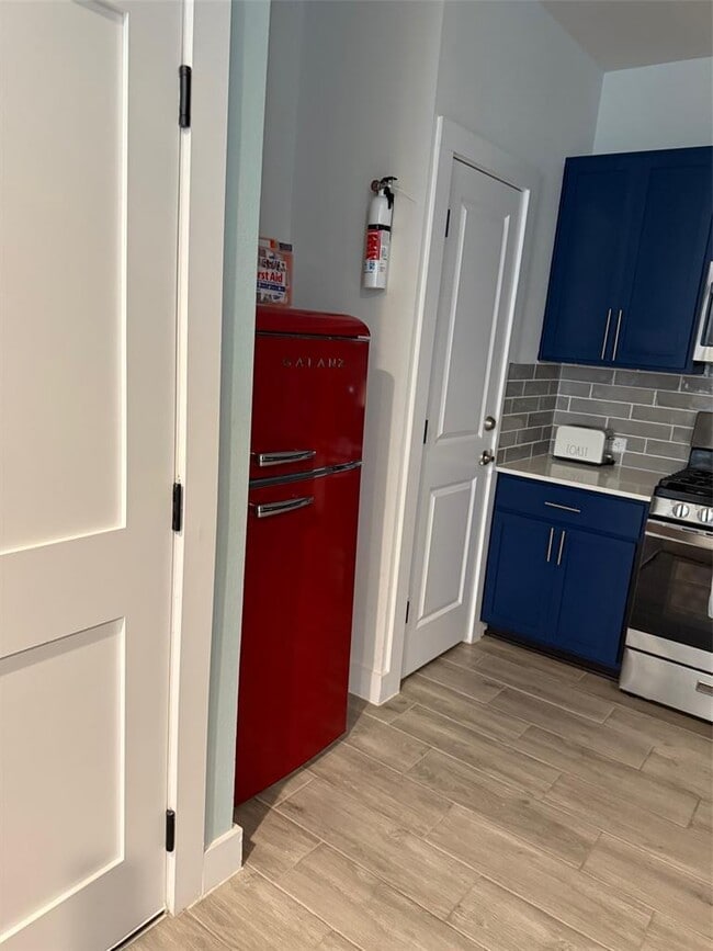 Foto del edificio - 7904 Hillock Terrace