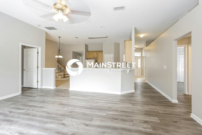 Building Photo - 4 Bedroom Pet-Friendly Home in JACKSONVILLE, FL with Main Street Renewal