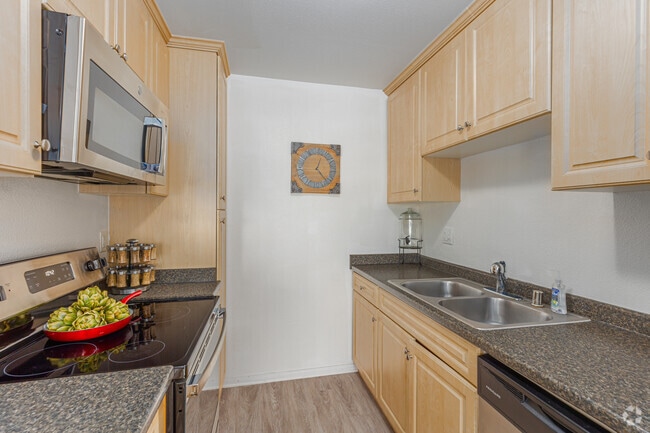 2BR, 2BA - 840SF - Kitchen - Pacific Point