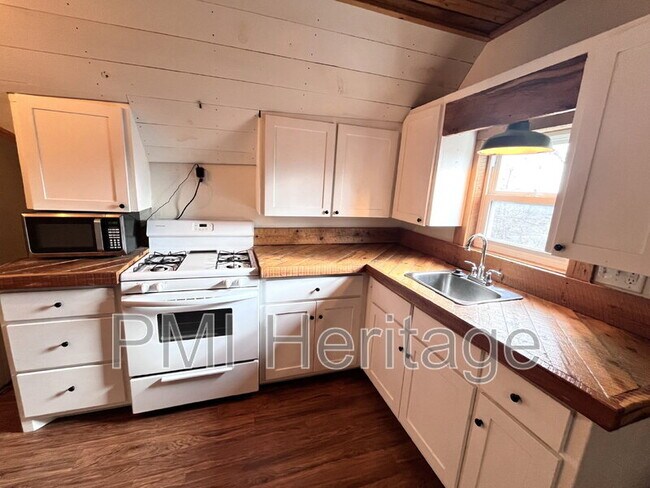 Foto del edificio - 122 W Pine St