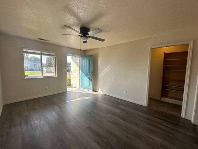 Building Photo - 125 Third St