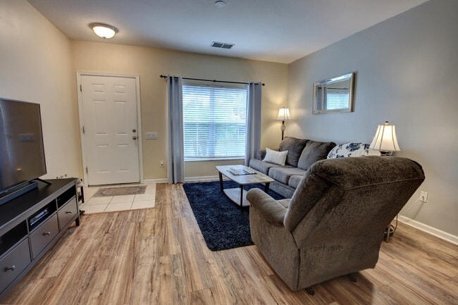 Foto del edificio - 874 Vineland Pl