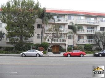 Building Photo - 5400 Lindley Ave