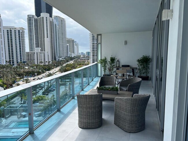 Foto del edificio - 17550 Collins Ave