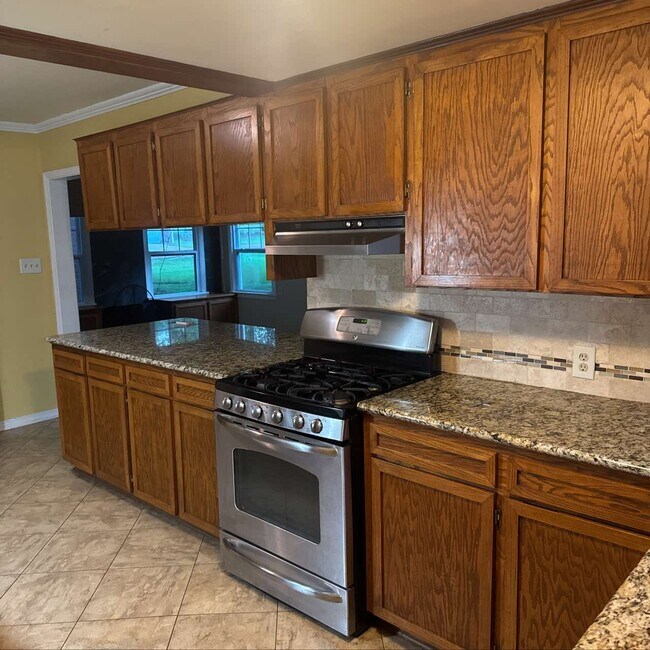 Foto del edificio - 209 N Pinecrest Dr