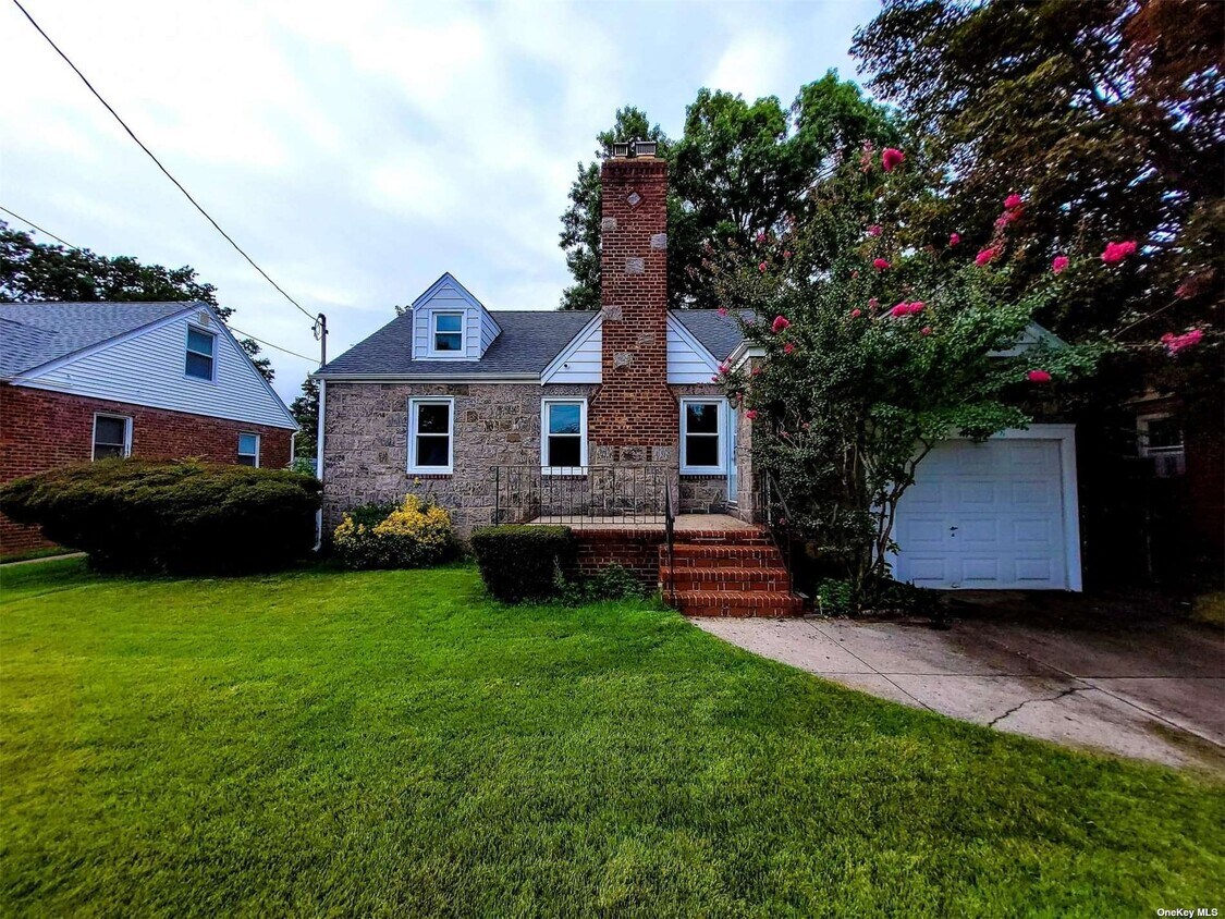 1114 Benmore Ave, Franklin Square, NY 11010 House Rental in Franklin