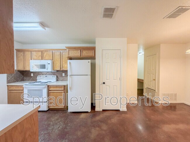Building Photo - 5604A Luxor Dr