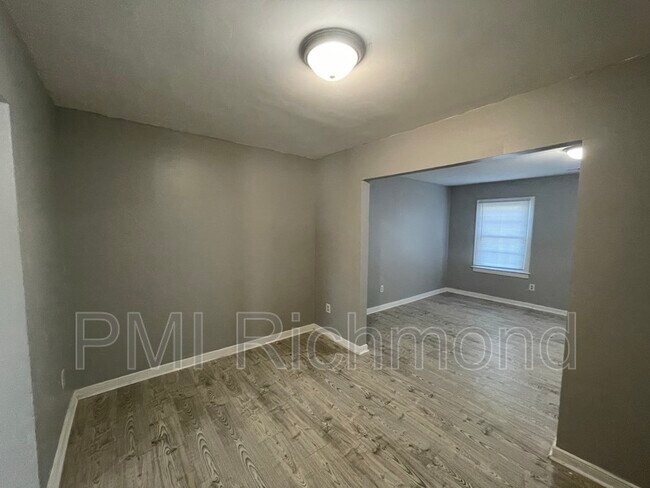 Foto del edificio - 3405 Chalfont Dr