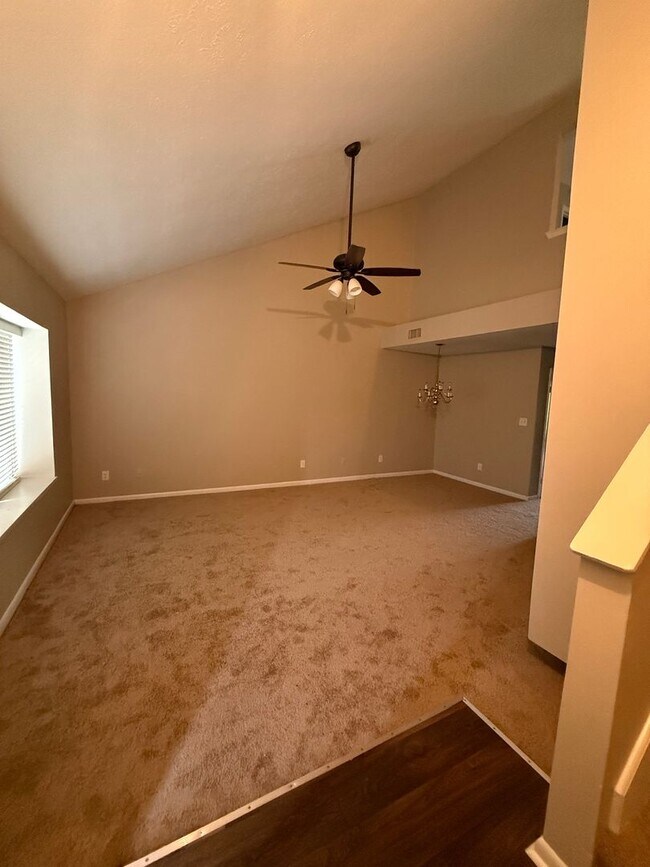 Foto del edificio - Beautiful Updated 3 Bedroom, 2 Bathroom To...