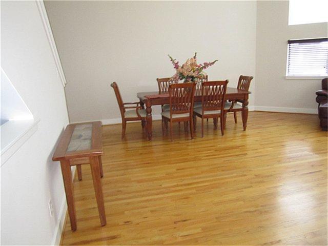 Foto del edificio - 9801 Cynthia Ann Ct