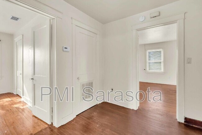Foto del edificio - 1754 Morrill St