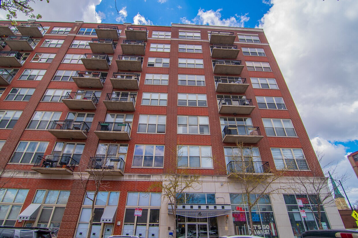 Primary Photo - 6 S Laflin St