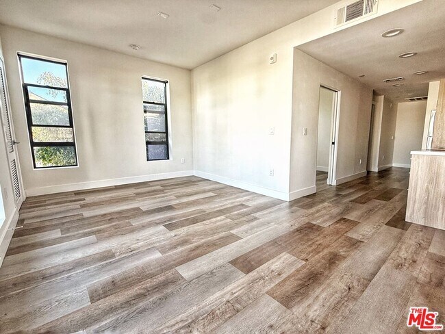 Foto del edificio - 723 S St Andrews Pl