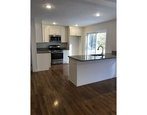 Building Photo - 1390 Main St