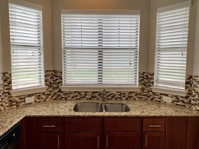Building Photo - 2725 Stone Oak Dr