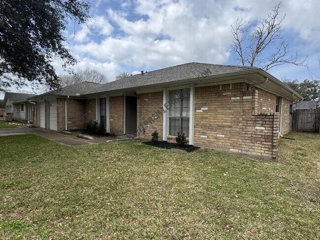 Building Photo - 1404 Cactus St