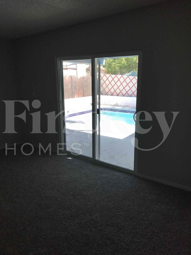 Foto del edificio - 1810 Renada Cir