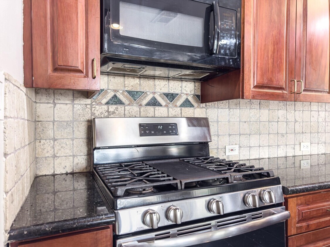 Foto principal - 4525 Maple St