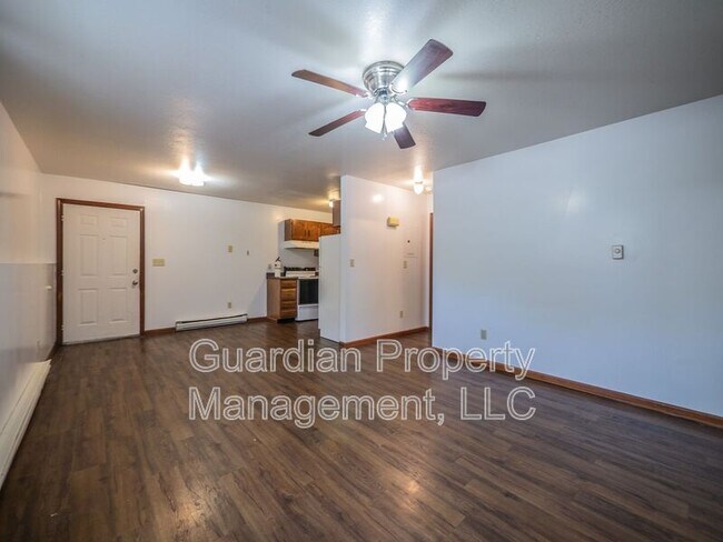 Building Photo - 1104 N Walnut St