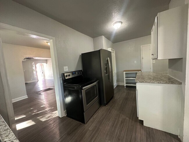 Foto del edificio - Charming 3-bed, 2-bath.
